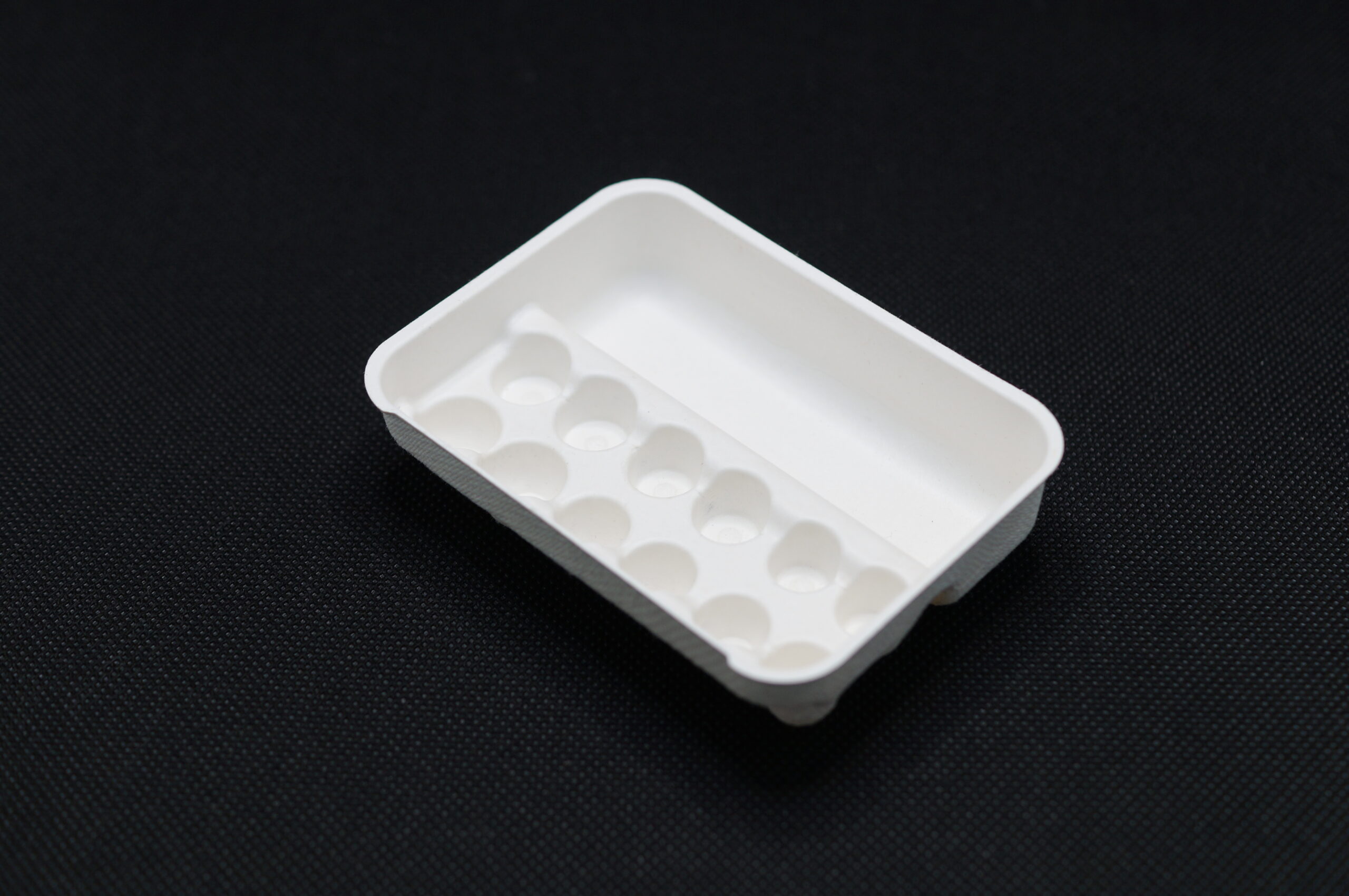 医薬部外品・サプリ向け仕切りトレイ